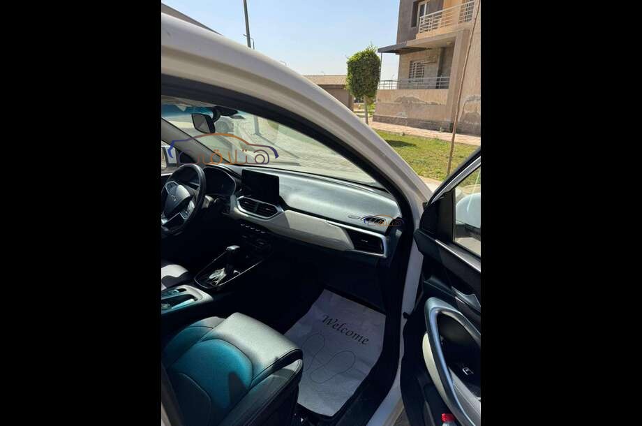 Captiva Chevrolet أبيض