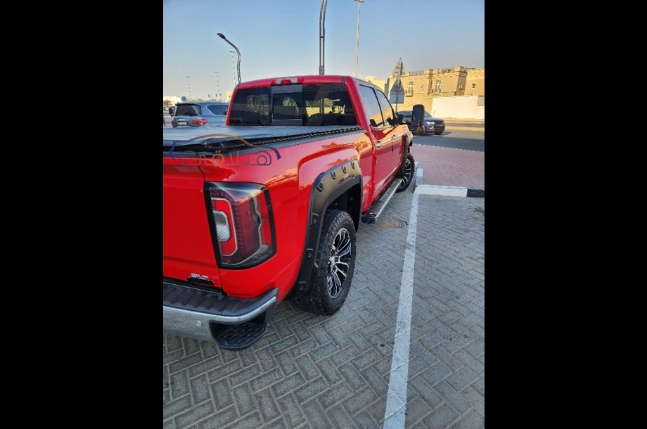 Sierra Gmc احمر