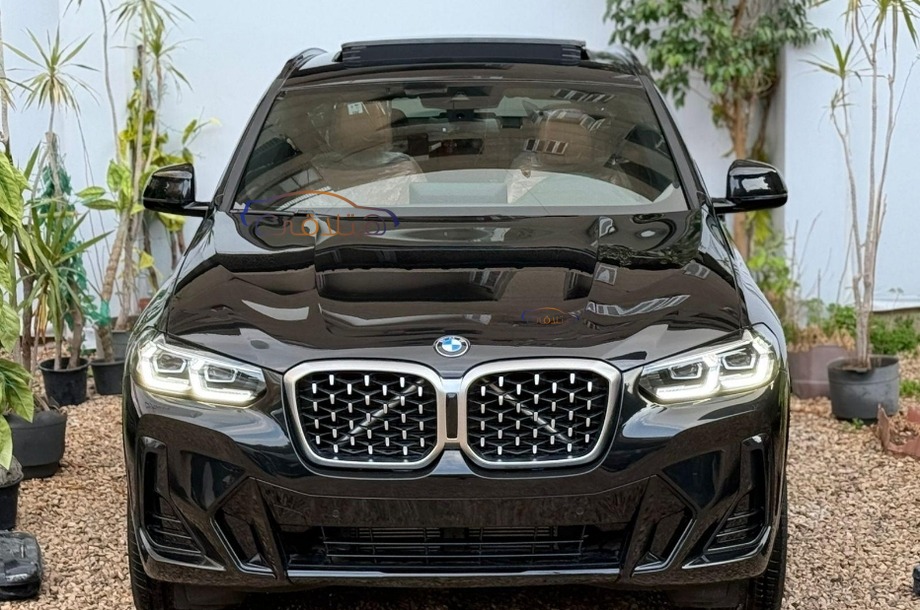 X4 BMW أسود