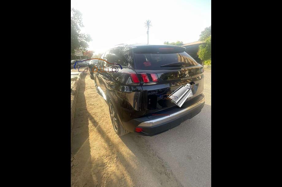 3008 Peugeot أسود