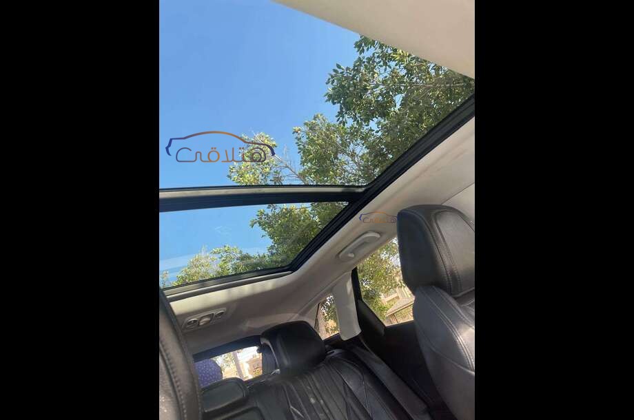 3008 Peugeot أسود