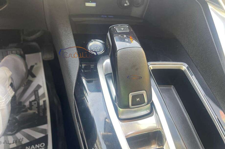 3008 Peugeot أسود