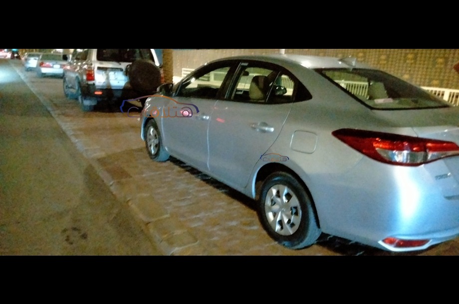 Yaris Toyota Silver