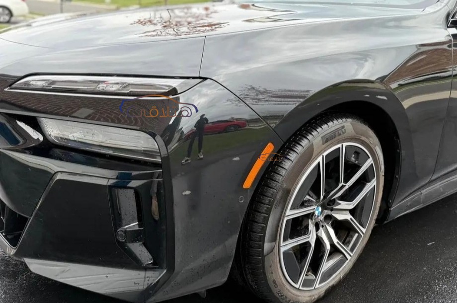 I7 BMW أسود