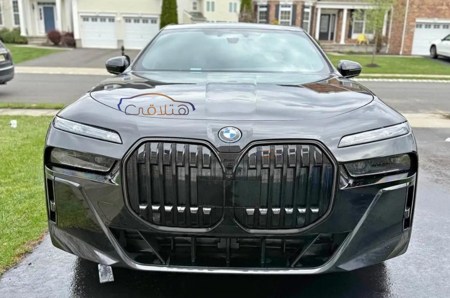 I7 BMW أسود