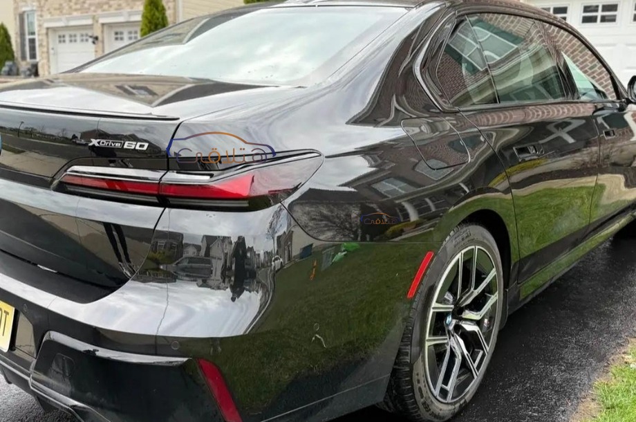 I7 BMW أسود