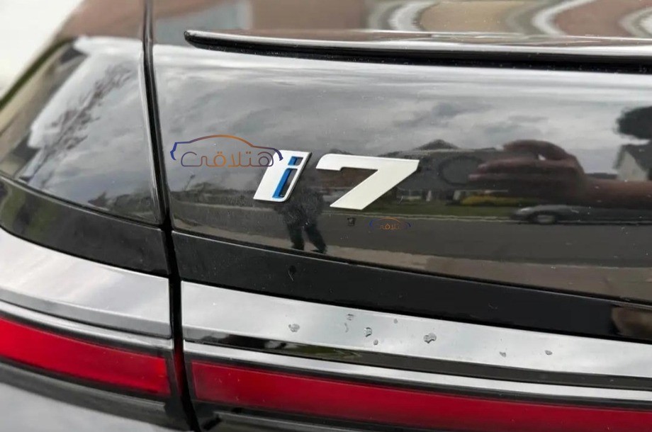 I7 BMW أسود