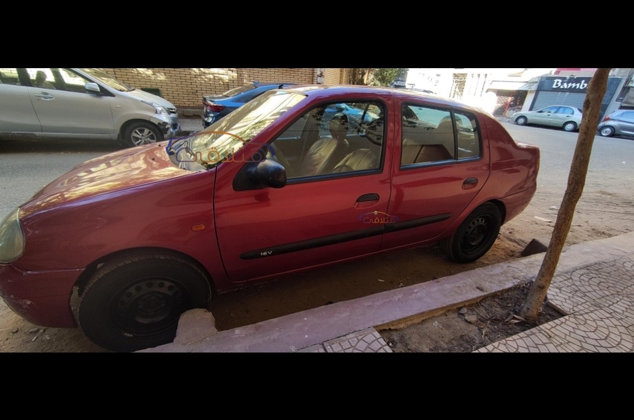 Clio Renault احمر