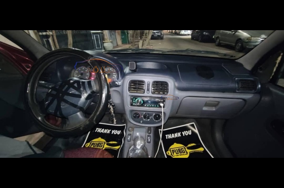 Clio Renault احمر