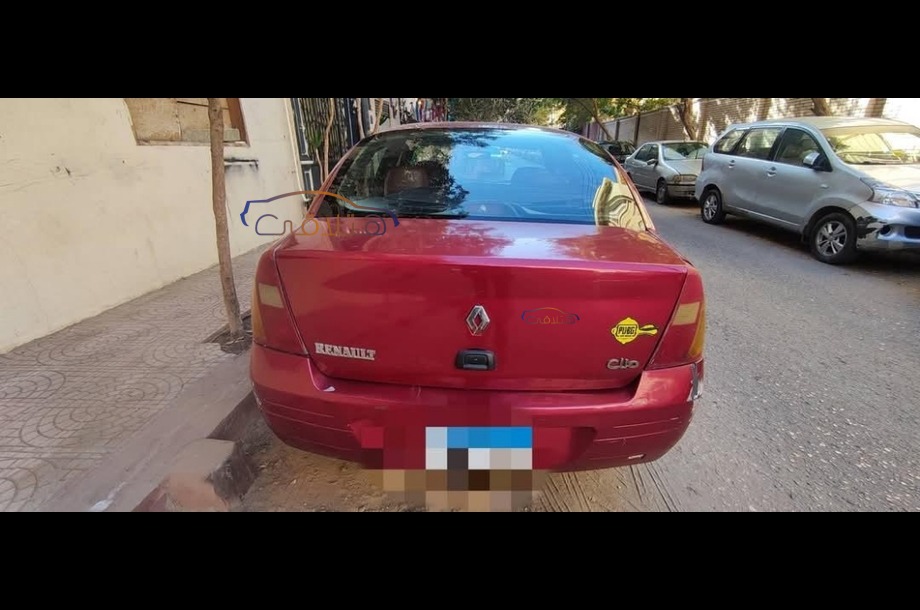 Clio Renault احمر