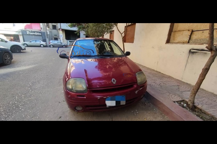 Clio Renault احمر