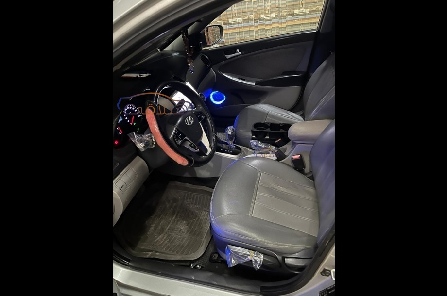 Accent RB Hyundai فضي