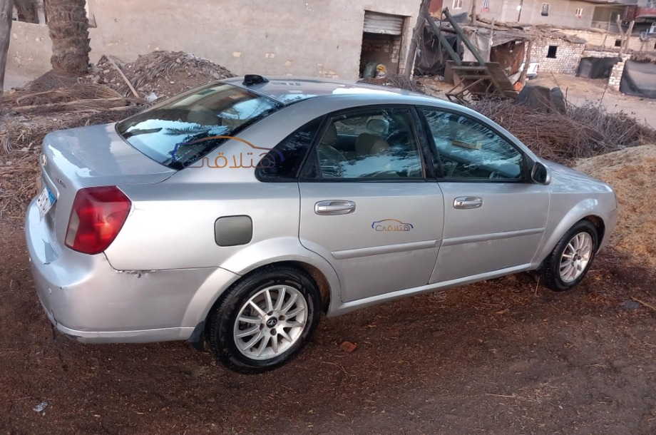 Optra Chevrolet فضي