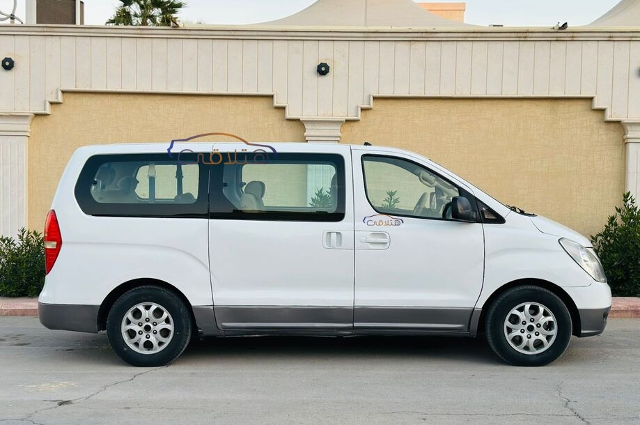 H1 Hyundai Beige