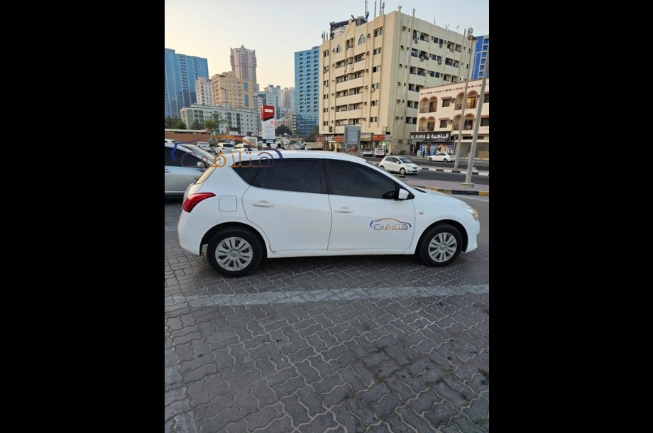 Tiida Nissan أبيض