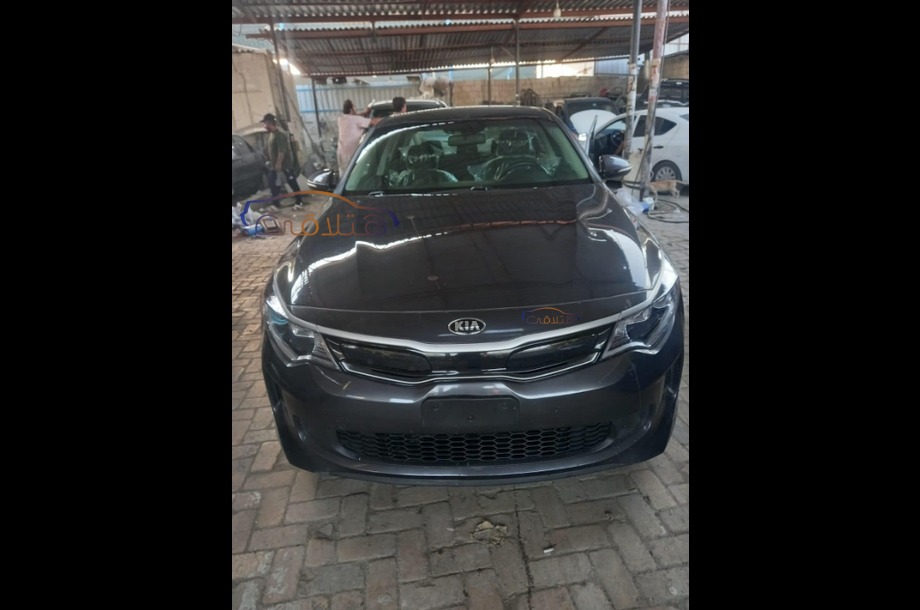 Optima Kia أسود