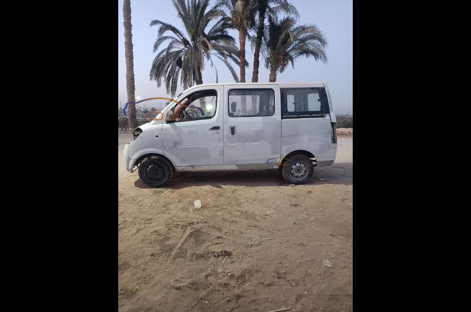 N200 Chevrolet White
