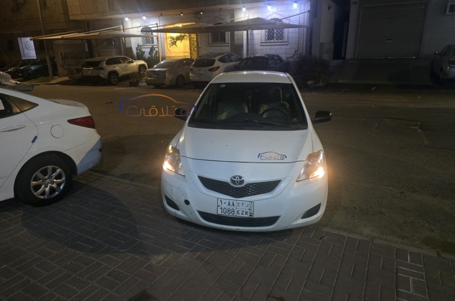 Yaris Toyota White