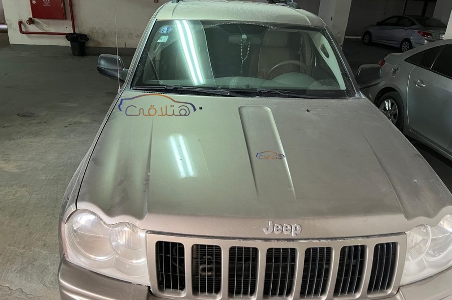Grand Cherokee Jeep برونزي