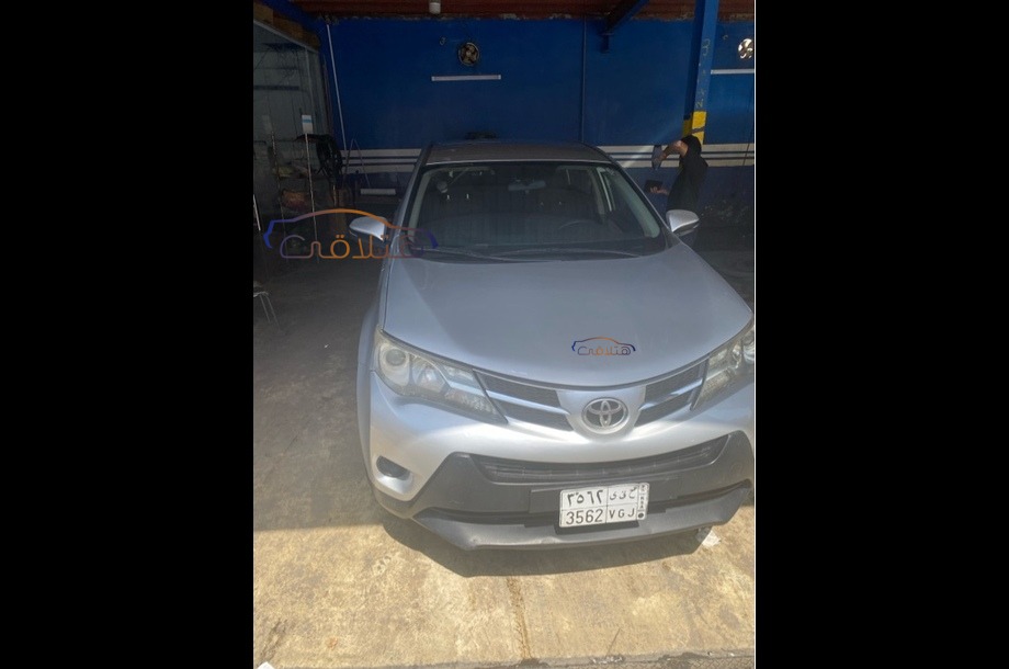 Rav 4 Toyota فضي