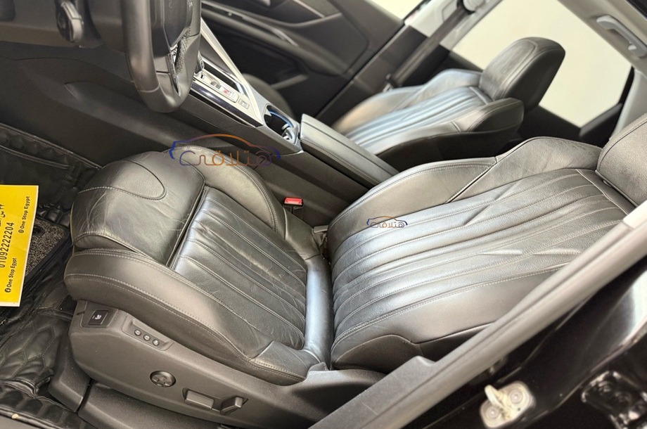 3008 Peugeot أسود