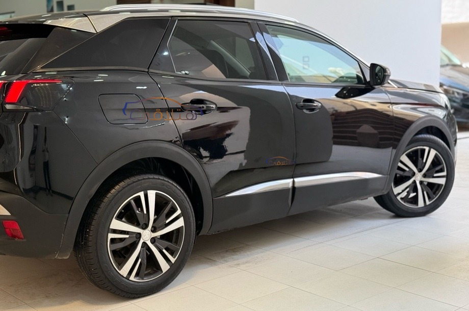 3008 Peugeot أسود