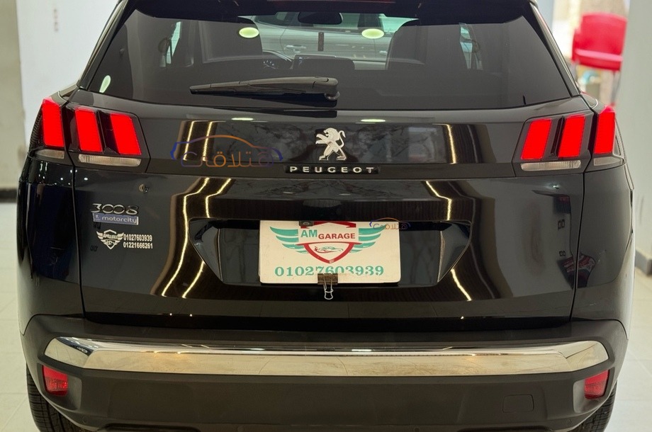 3008 Peugeot أسود