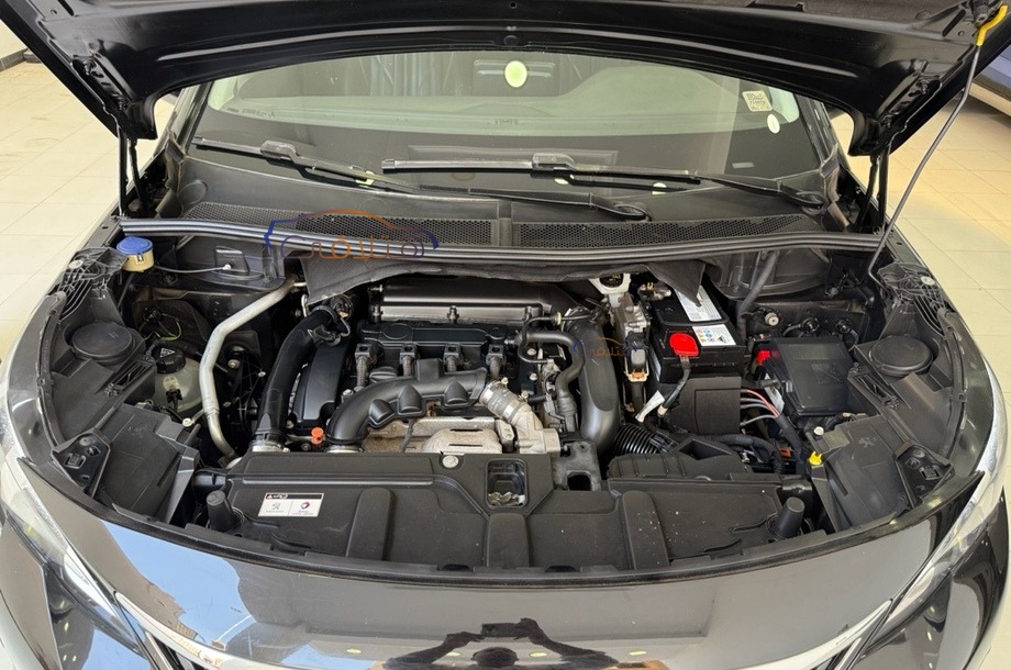 3008 Peugeot أسود
