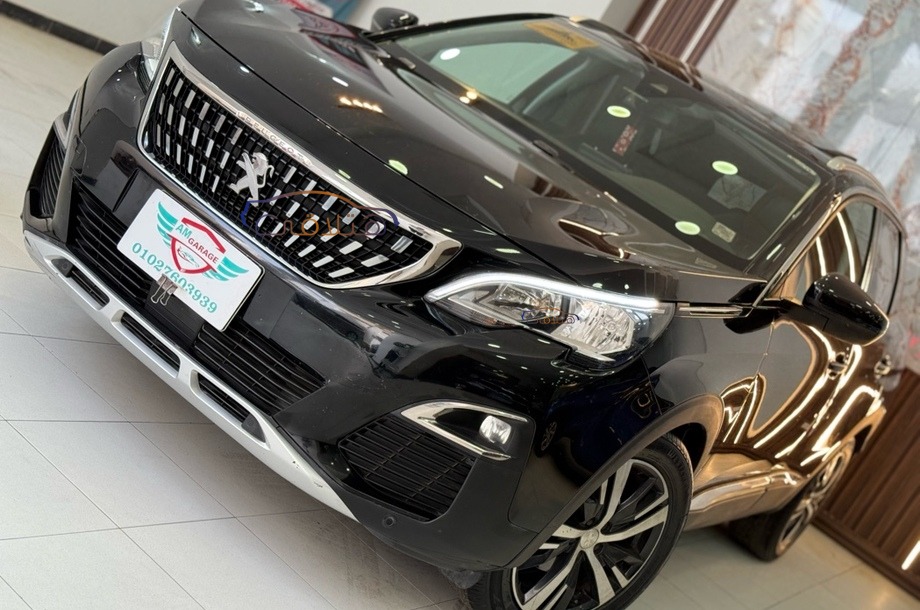 3008 Peugeot أسود
