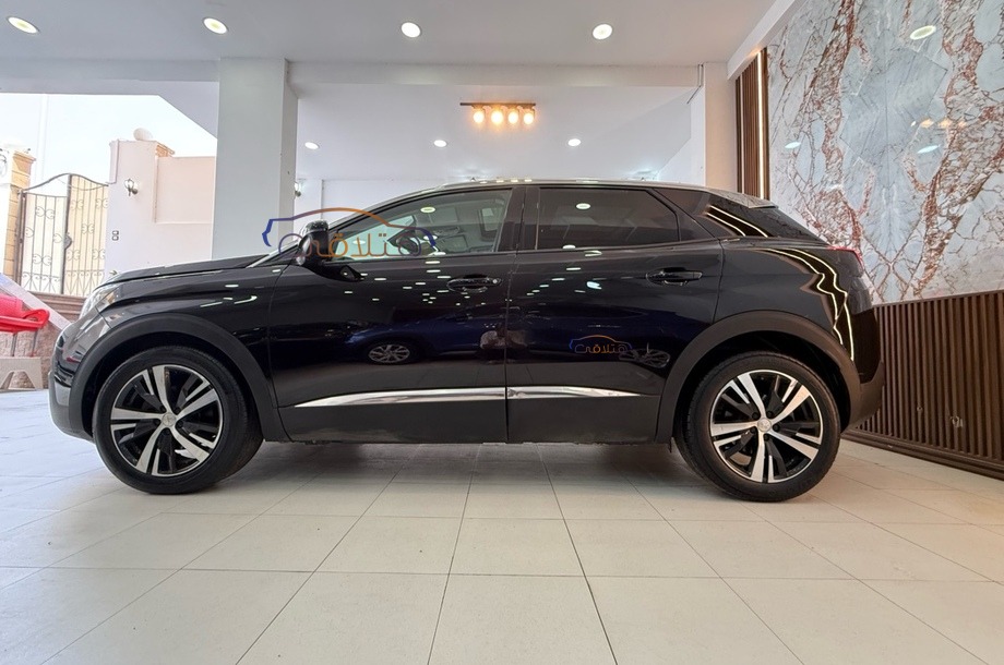 3008 Peugeot أسود