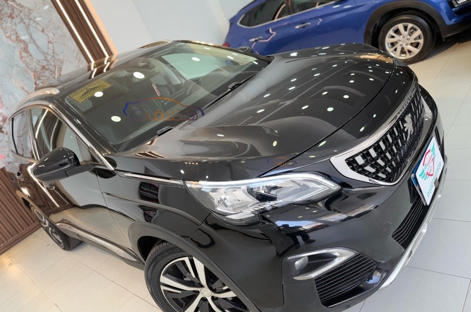 3008 Peugeot أسود