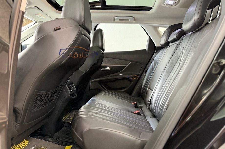 3008 Peugeot أسود