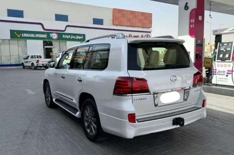 Lx Lexus أبيض