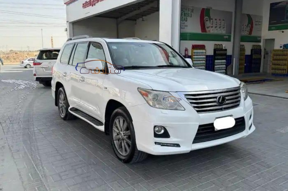 Lx Lexus أبيض