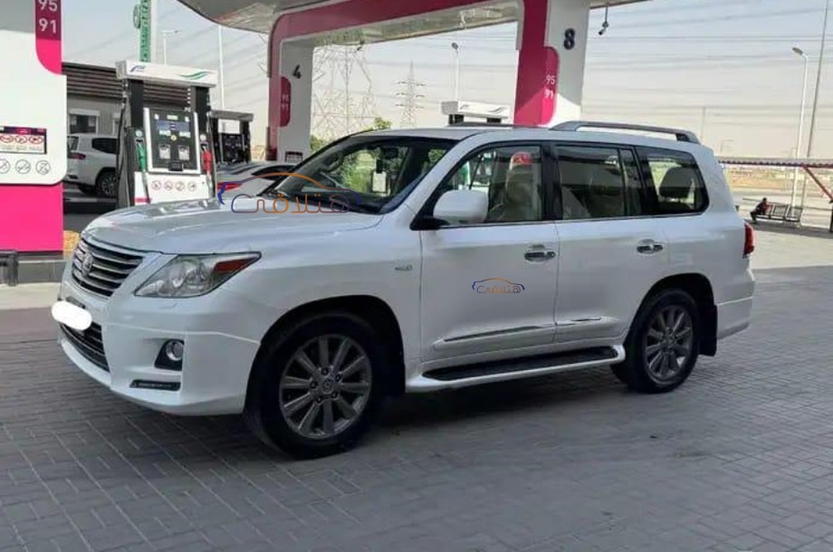 Lx Lexus أبيض