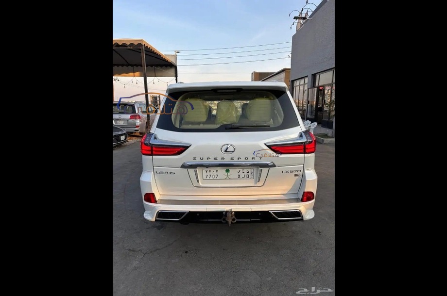 LX 570 Lexus White