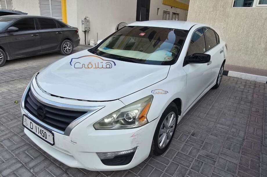 Altima Nissan أبيض