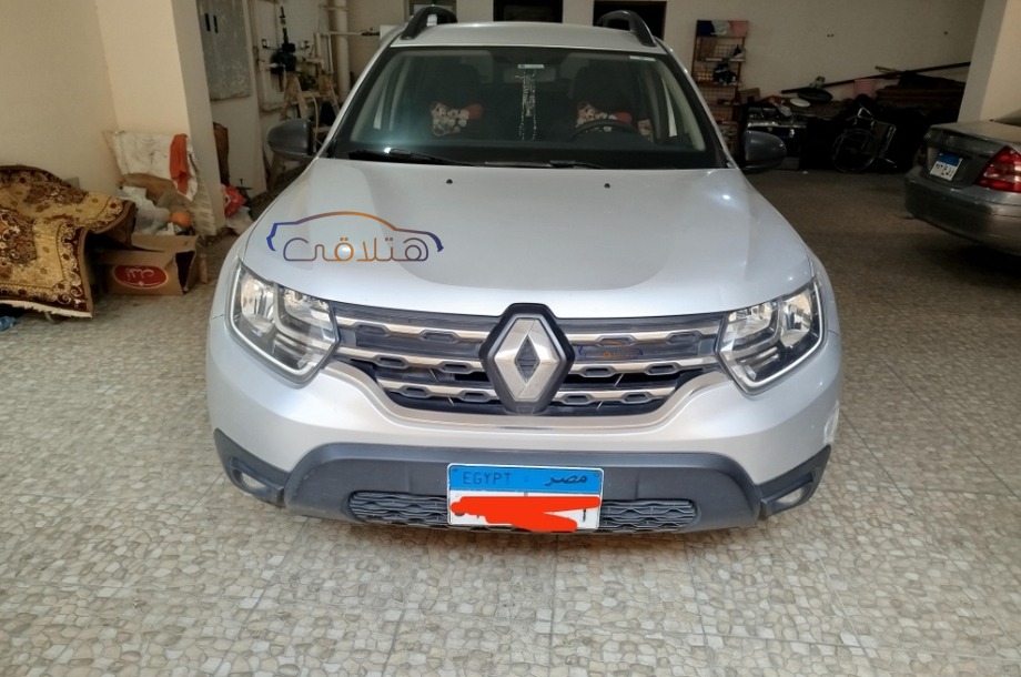Duster Renault فضي