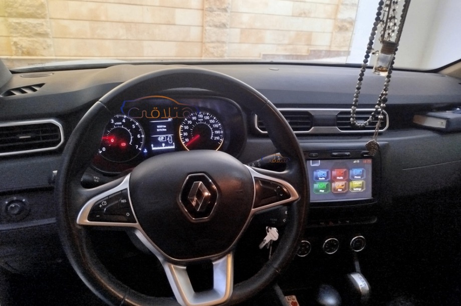 Duster Renault فضي