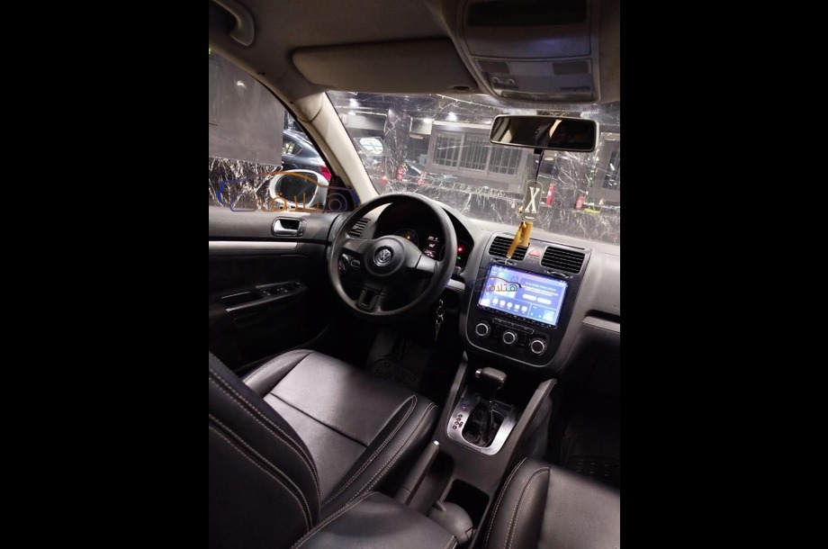 Jetta Volkswagen فضي