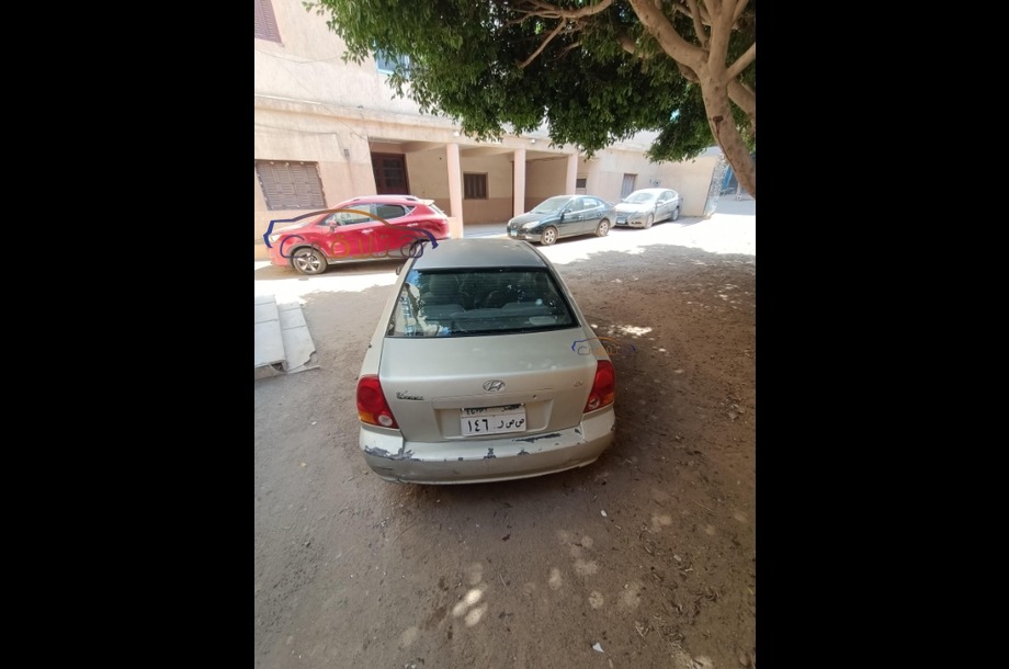 Verna Hyundai فضي