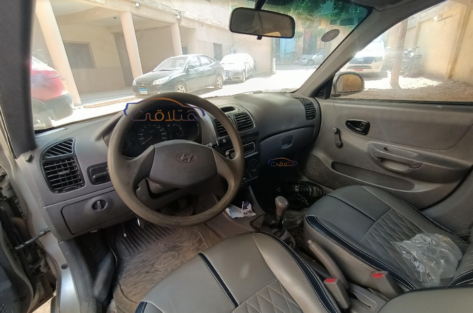 Verna Hyundai فضي