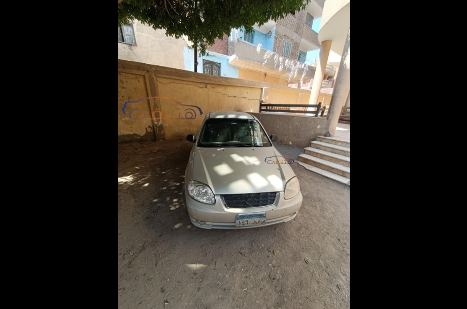Verna Hyundai فضي