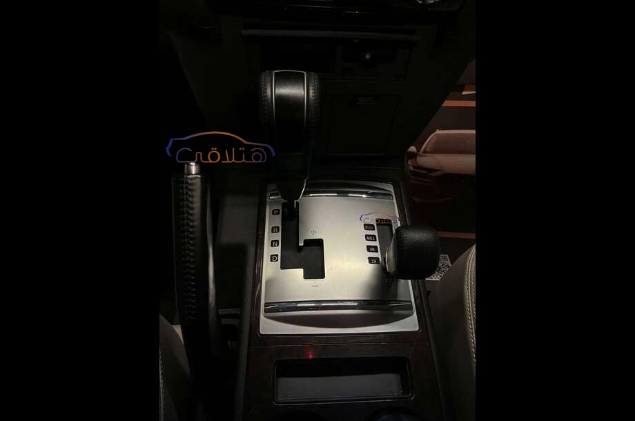 Pajero Mitsubishi ذهبي