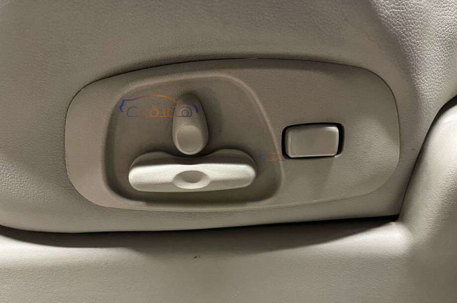 Pajero Mitsubishi ذهبي