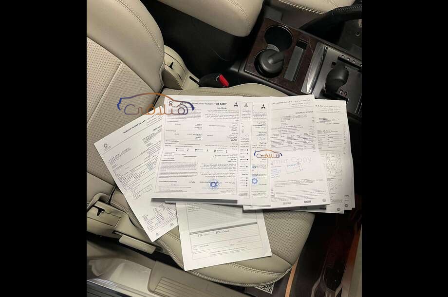 Pajero Mitsubishi ذهبي