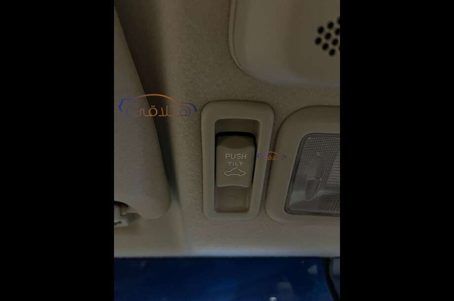 Pajero Mitsubishi ذهبي