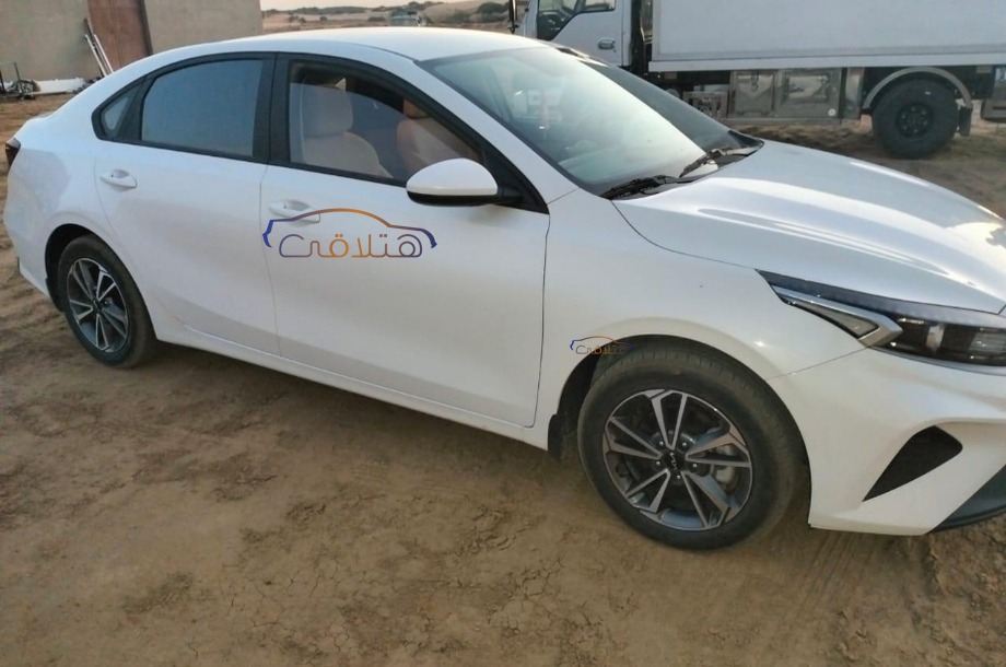 Grand Cerato Kia أبيض