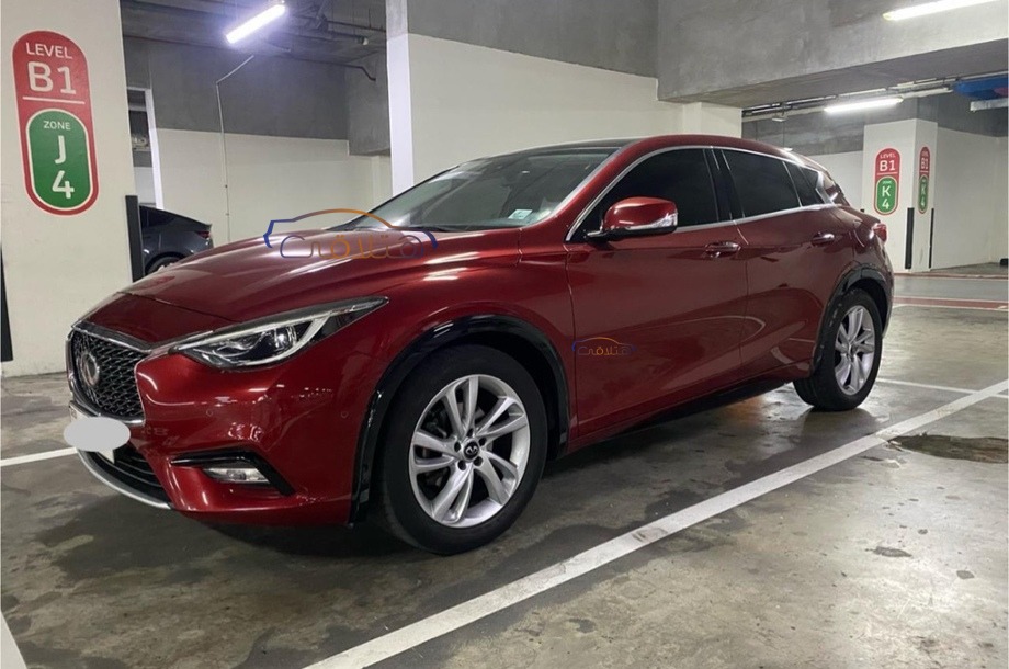 Q30 Infiniti Dark red