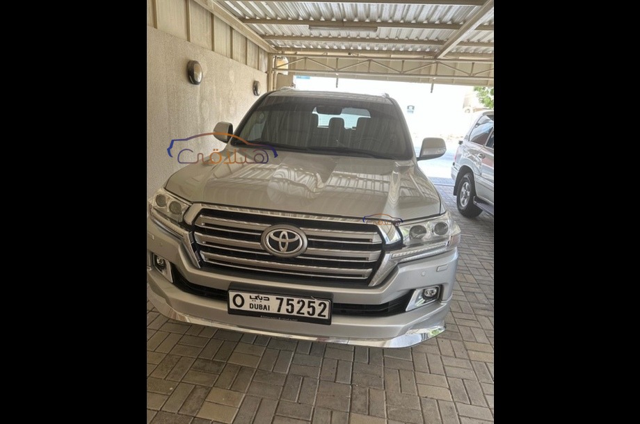 Land Cruiser Toyota Silver